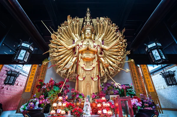 Duizend handen Guanyin standbeeld — Stockfoto