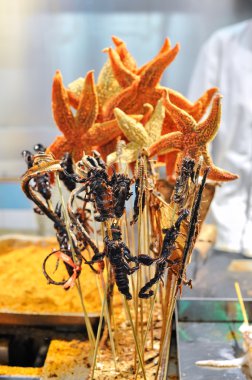 Wangfujing Snack Street, Pekin satışa garip aperatifler
