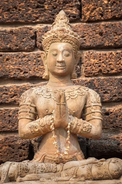 Statua buddha orante a Wat Jet Yod, Chiang Mai, Thailandia — Foto Stock