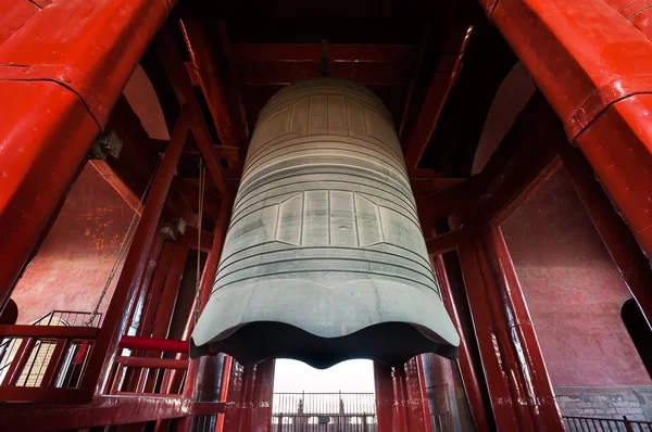 Large metal bell hanging in the Bell Tower, Beijing, China — Stockfoto