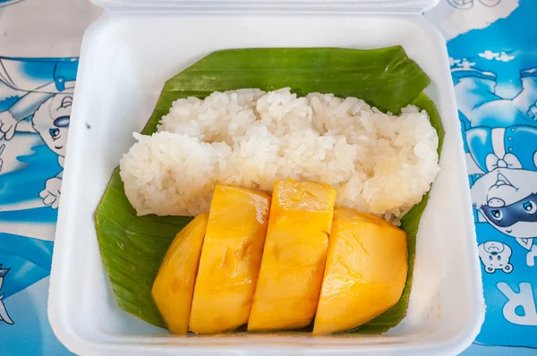 Arroz pegajoso con mango, postre tailandés clásico — Foto de Stock