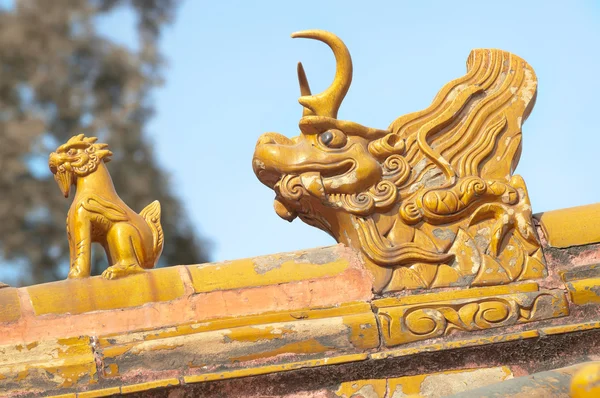 Guardiões do telhado laranja na Cidade Proibida, Pequim, China Fotografia De Stock