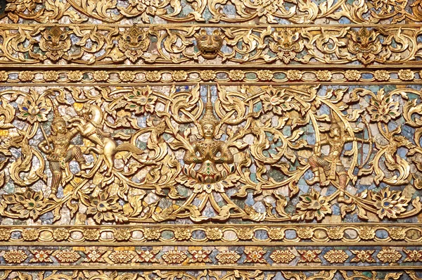 Padrão ornamentado no exterior de Wat Suan Dok, Chiang Mai, Tailândia — Fotografia de Stock