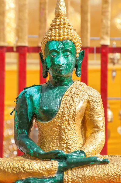 Green Buddha statue seated in the lotus position at Wat Phra That Doi Suthep, Chiang Mai, Thailand — Stock Photo, Image