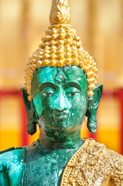 Nahaufnahme einer grünen Buddha-Statue am wat phra that doi suthep, chiang mai, thailand — Stockfoto