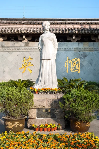 Estatua de la revolucionaria feminista china Qiu Jin en Shaoxing, China —  Fotos de Stock