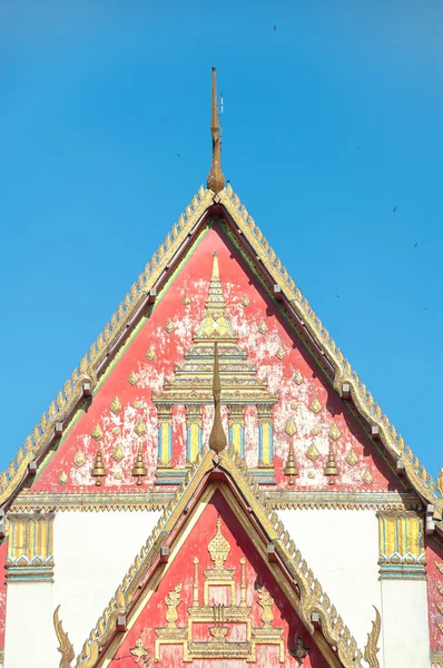 Detalle del tejado de Wihan Phra Mongkhon Bophit, Ayutthaya, Tailandia — Foto de Stock