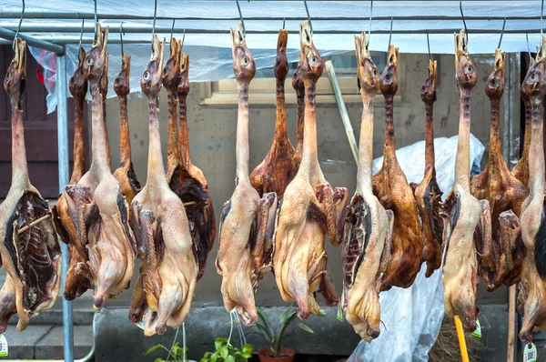 Prepared geese hanging out to dry, China — Stock Photo, Image