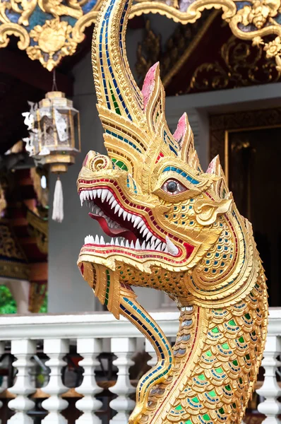 Serpiente de Phaya Naga en Wat Pra Singh, Chiang Mai, Tailandia —  Fotos de Stock