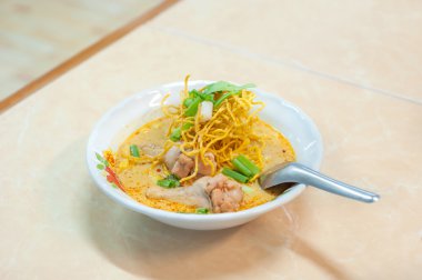 Kao soi gai, Chiang Mai crispy noodles with chicken