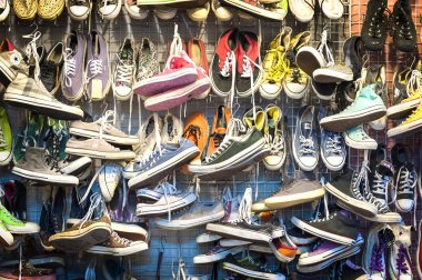 Chatuchak pazarı, Bangkok, Ikinci el eğitmenler