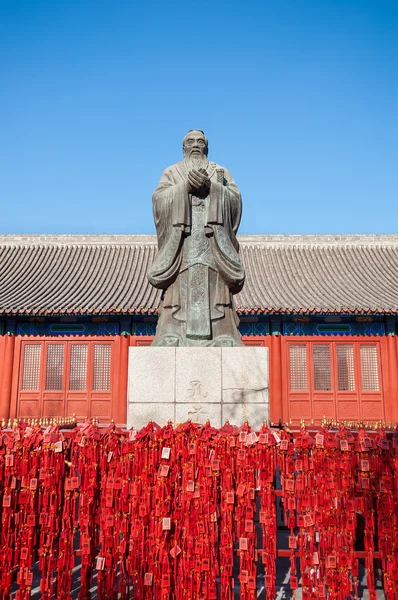 Çinli filozof Konfüçyüs Pekin Konfüçyüs Tapınağı'nda heykeli — Stok fotoğraf