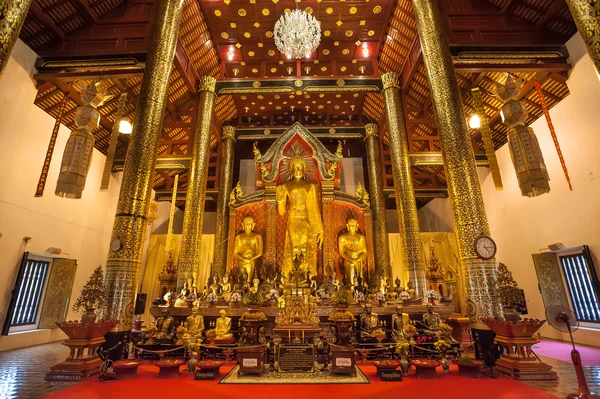 Inre av Wat Chedi Luang, Chiang Mai, Thailand — Stockfoto