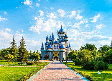 Eskisehir 'deki Sazova Parkı' ndaki Peri Masalı Şatosu (Bilim Sanatı ve Kültür Parkı).