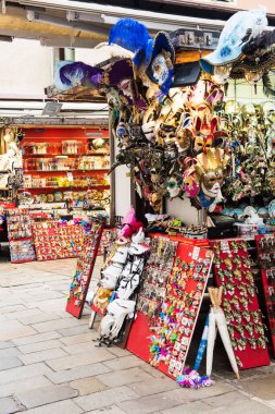 Venedik, İtalya - 23 Eylül 2019: Venedik, İtalya 'da güzel bir sokak manzarası. Venedik turistler için popüler bir şehirdir..