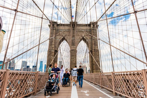 New York Usa September 2018 Brooklyn Bridge New York Tourists — Stock Photo, Image