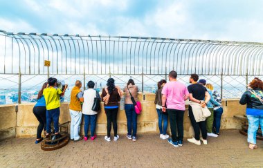 NEW YORK, ABD - 24 Eylül 2018: Manhattan 'dan turist. New York City, ABD.