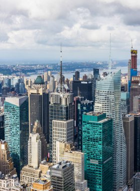 MANHATTAN, New York Şehri. Manhattan gökdeleni ve gökdelenlerin hava manzarası. New York City, ABD.