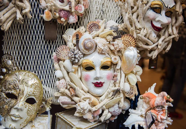 Máscaras Venecianas Tradicionales Para Carnaval Venecia Italia Hermosas  Máscaras Venecianas — Foto editorial de stock © resulmuslu #431018846