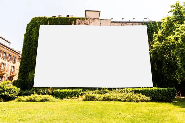 Великий Пропущений Рекламний Щит Будинку Реклами Вулиці Мілано Італія — стокове фото