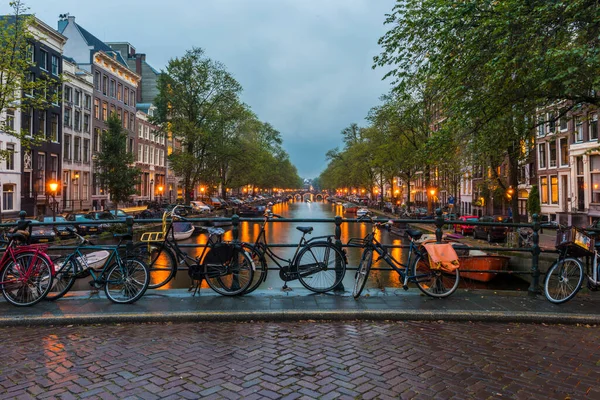 Amsterdam Nachtzicht Het Amsterdamse Stadsgezicht Met Gracht Brug Typisch Nederlandse — Stockfoto
