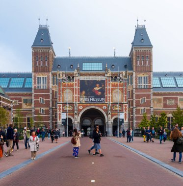 AMSTERDAM, NETHERLANDS - 25 Eylül 2017: Amsterdam, Hollanda 'daki Rijksmuseum.
