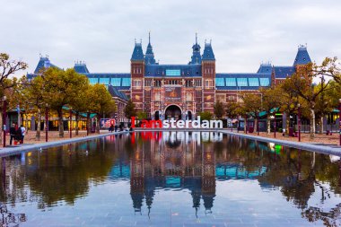 AMSTERDAM, NETHERLANDS - 25 Eylül 2017: Amsterdam Amsterdam Müzesi 'nde Amsterdam, Hollanda' da IAMSTERDAM sözleriyle.