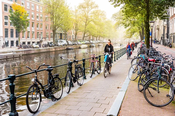 Amsterdam Niederlande September 2017 Junge Mädchen Auf Einem Fahrrad Auf — Stockfoto