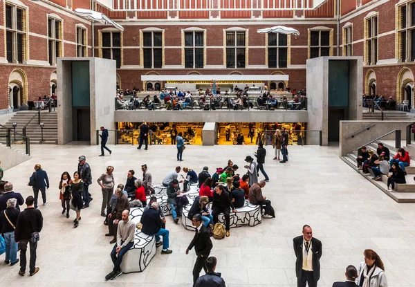 AMSTERDAM, NETHERLANDS - 25 Eylül 2017: Amsterdam Rijksmuseum iç görünümü. Amsterdam, Hollanda.
