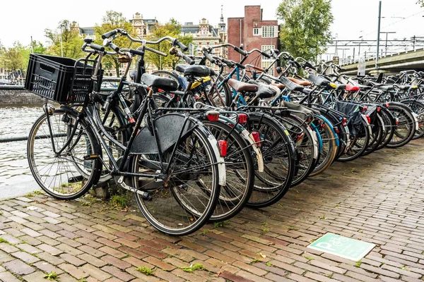 Amsterdam Netherlands Septembrie 2017 Parcarea Bicicletelor Orașul Amsterdam Amsterdam Olanda — Fotografie, imagine de stoc