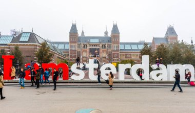 AMSTERDAM, NETHERLANDS - 25 Eylül 2017: Amsterdam Amsterdam Müzesi 'nde Amsterdam, Hollanda' da IAMSTERDAM sözleriyle.