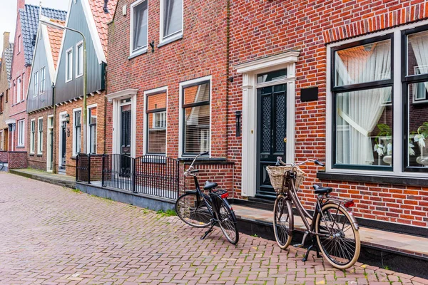 Typické Holandské Vesnice Zelených Domů Fasády Kola — Stock fotografie