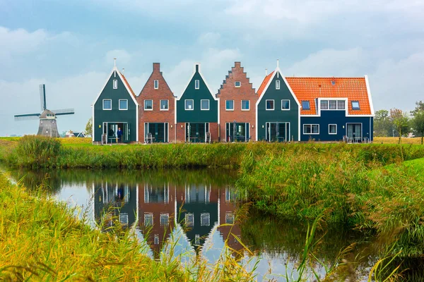 Volendam Una Ciudad Holanda Septentrional Los Países Bajos Casas Colores — Foto de Stock