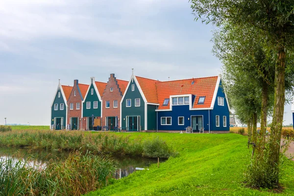 Volendam Una Ciudad Holanda Septentrional Los Países Bajos Casas Colores — Foto de Stock