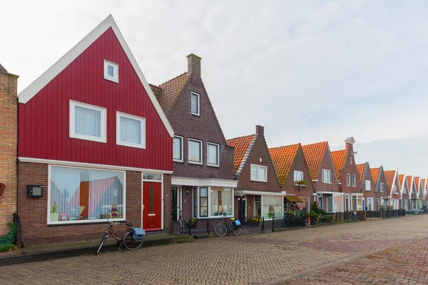 Volendam Una Ciudad Holanda Septentrional Los Países Bajos Casas Colores — Foto de Stock