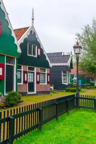 Traditionella Holländska Hus Och Väderkvarnar Zaanse Schans Zaanse Schans Typisk — Stockfoto