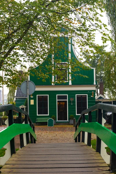 Zaanse Schans的荷兰传统住宅 赞瑟山是荷兰阿姆斯特丹的一个典型的荷兰小村庄 — 图库照片