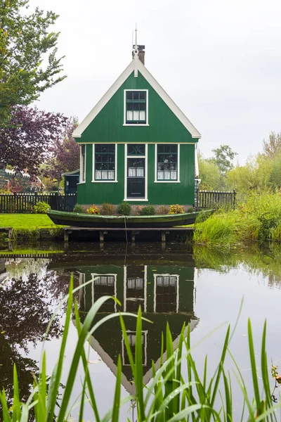 Zaanse Schans的荷兰传统住宅 赞瑟山是荷兰阿姆斯特丹的一个典型的荷兰小村庄 — 图库照片