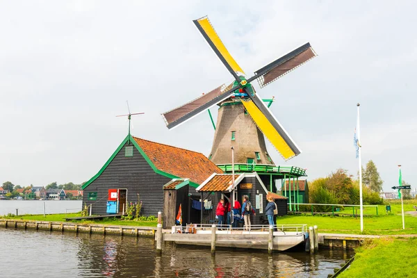 Volendam Países Bajos Septiembre 2017 Molinos Viento Zaanse Schans Zaanse —  Fotos de Stock