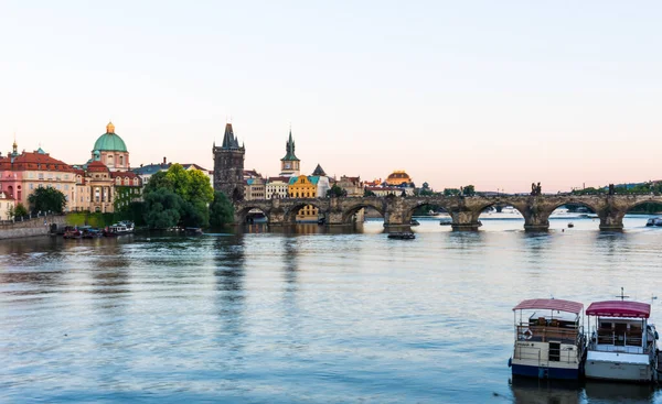 Prag Tjechien Juni 2016 Karlsbron Prag Stadsbild Vid Solnedgången Tjeckiska — Stockfoto