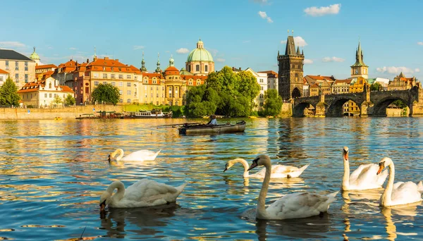 Prague Czechia 2016 Карлов Мост Река Влтава Праге Чехия — стоковое фото