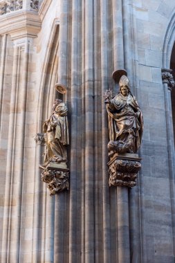 Prag Kalesi 'ndeki St. Vitus Katedrali' nin içi. Prag, Çek Cumhuriyeti.