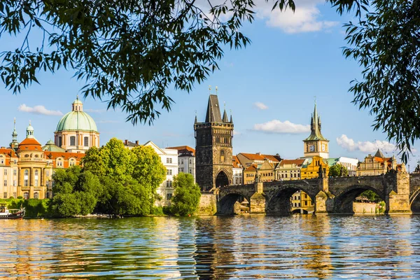 Prague República Checa Junho 2016 Ponte Carlos Rio Vltava Praga — Fotografia de Stock