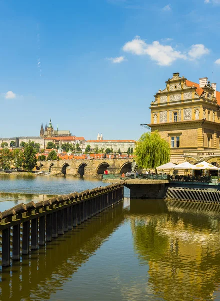 Prague Czech Republic June 2016 Charles Bridge Vltava River Praha – stockfoto