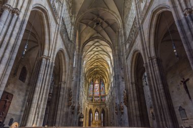 Prag Kalesi 'ndeki St. Vitus Katedrali' nin içi. Prag, Çek Cumhuriyeti.