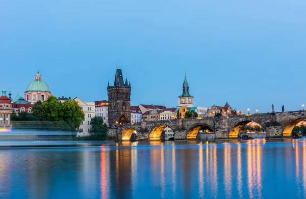Γέφυρα Του Καρόλου Και Ποταμός Vltava Στην Πράγα Τσεχία — Φωτογραφία Αρχείου