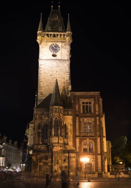 PRAG, CZECH Cumhuriyet - 25 Haziran 2016: Çek Cumhuriyeti Prag 'daki Eski Kasaba Meydanı' nda Tarihi Ortaçağ Astronomik Saati.