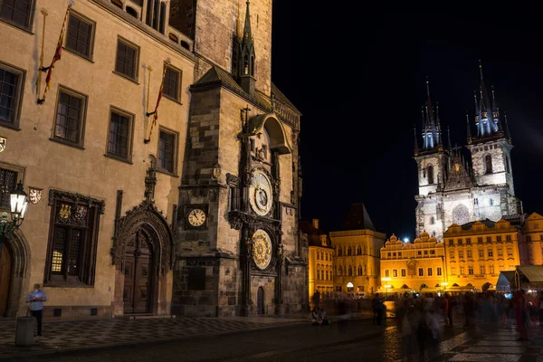 Prague Czech 2016年6月25日 旧城广场 天文钟和泰恩前圣母教堂 捷克共和国布拉格 — 图库照片