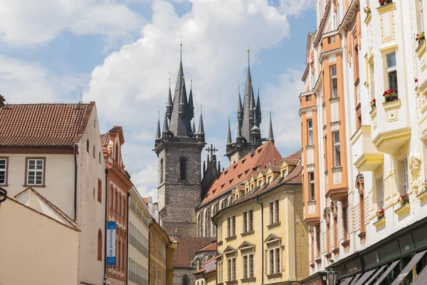 PRAG, CZECH Cumhuriyet - 25 Haziran 2016: Çek Cumhuriyeti Prag 'ın sokak manzarası.