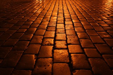 Gece lambalı kaldırım taşları. Taş dokusu.